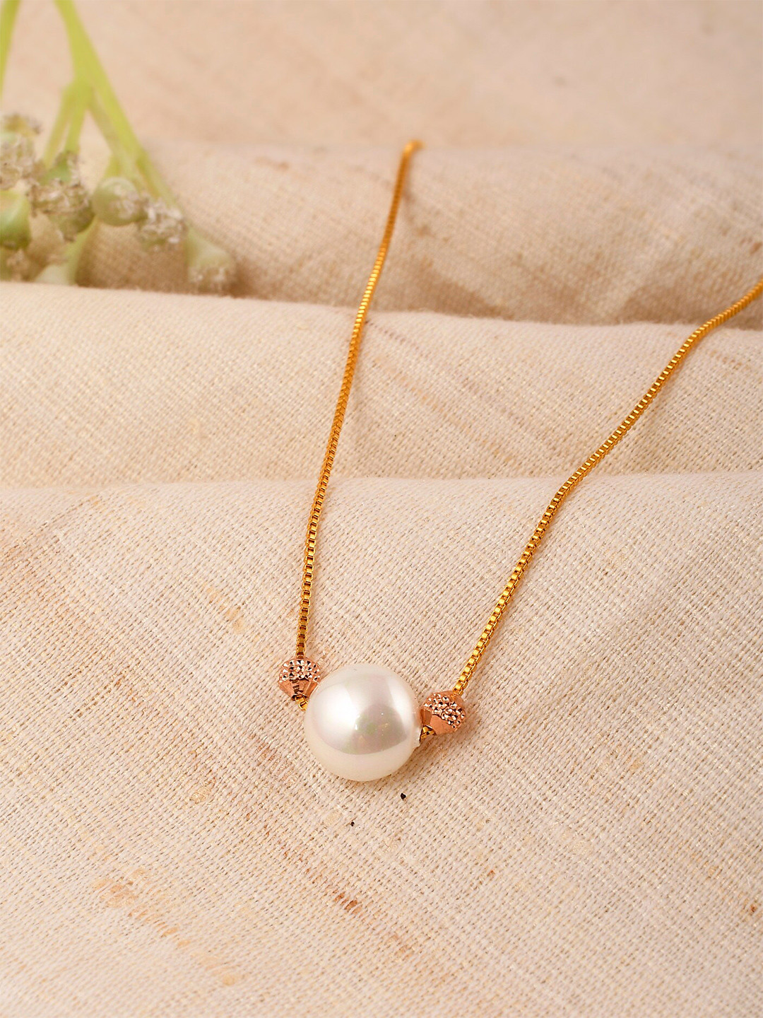 

Shoshaa White Brass Gold-Plated Chain