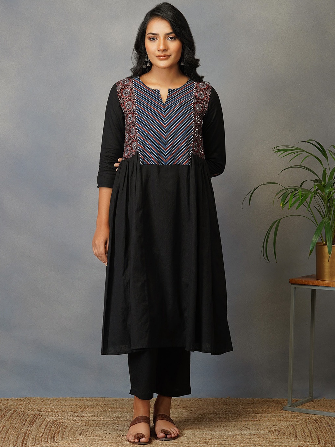 

AKISO Women Black Ajrakh Yoke Design Block Print Pure Cotton Side Pleated Kurta