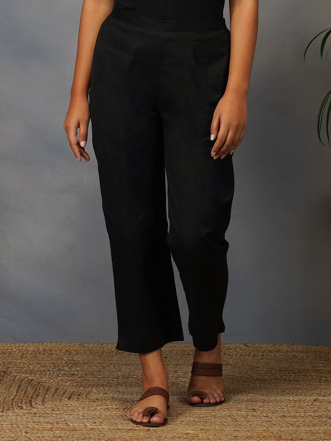 

AKISO Women Cotton Mid-Rise Trousers, Black