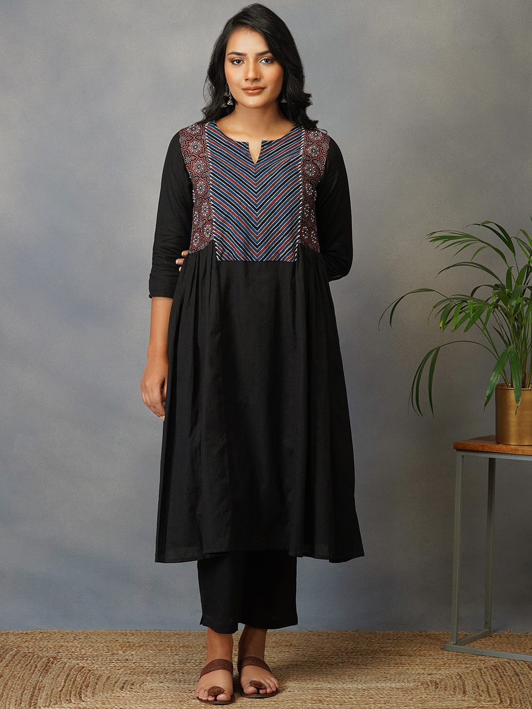 

AKISO Ajrakh Yoke Design Pleated Pure Cotton Kurta with Trousers, Black