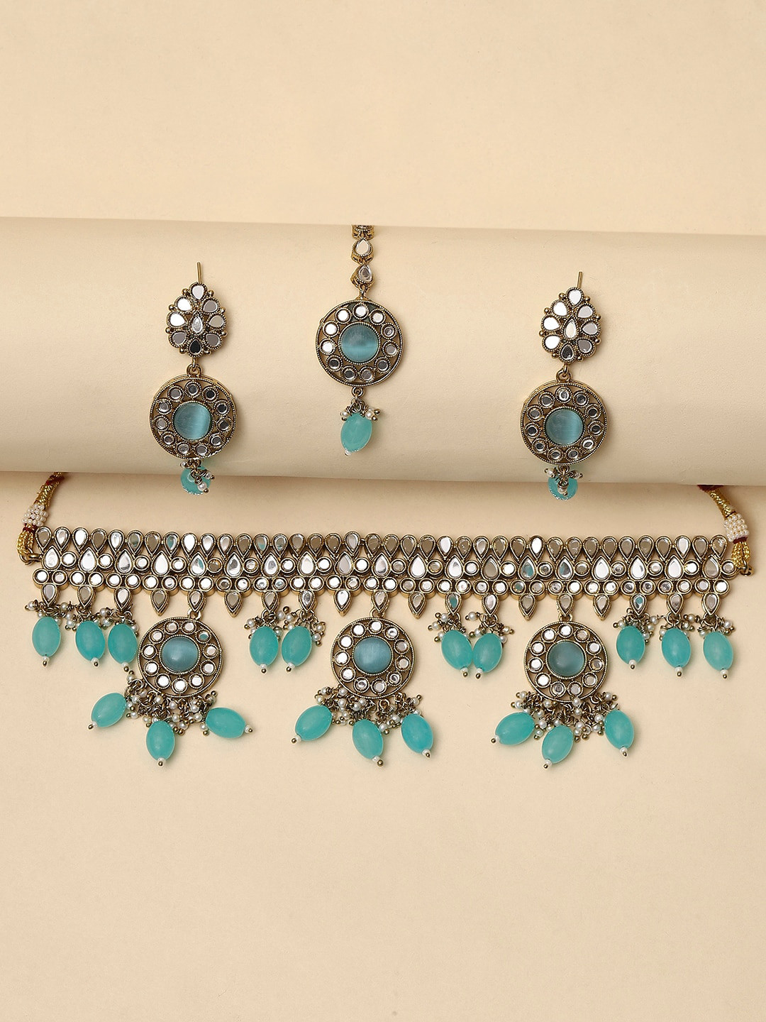 

Voylla Women Gold-Toned & Turquoise Blue Gold-Plated Stone & Pearl Studded Jewellery Set
