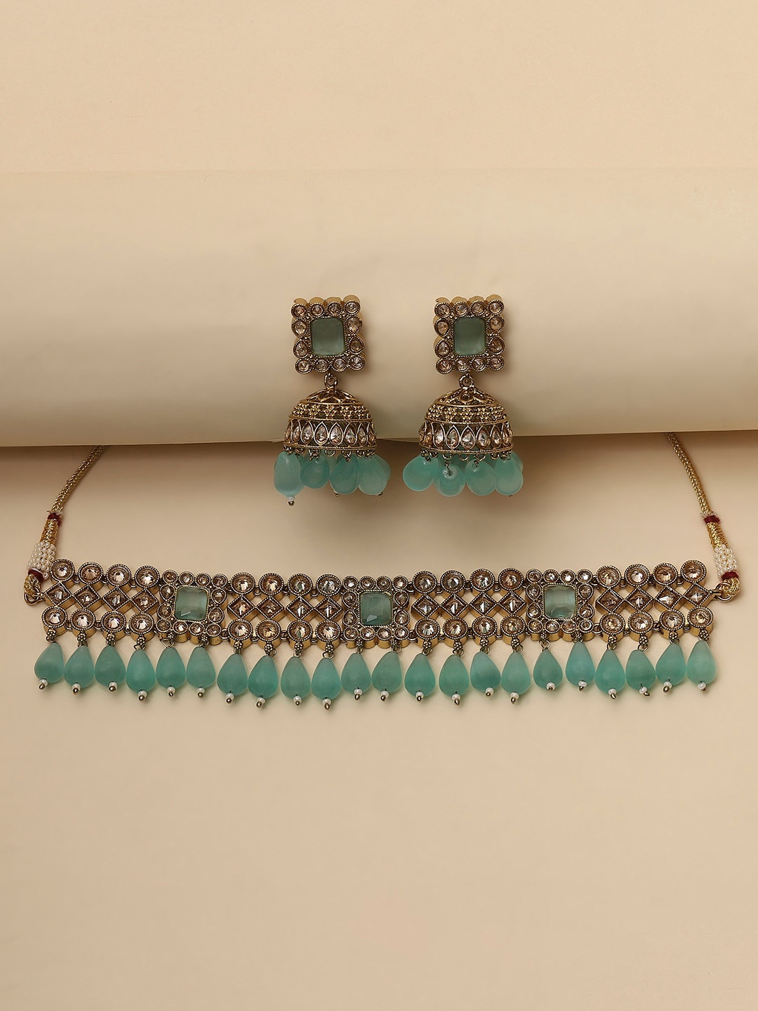 

Voylla Gold-Toned & Green Stone-Studded Gold-Plated Choker Jewellery Set