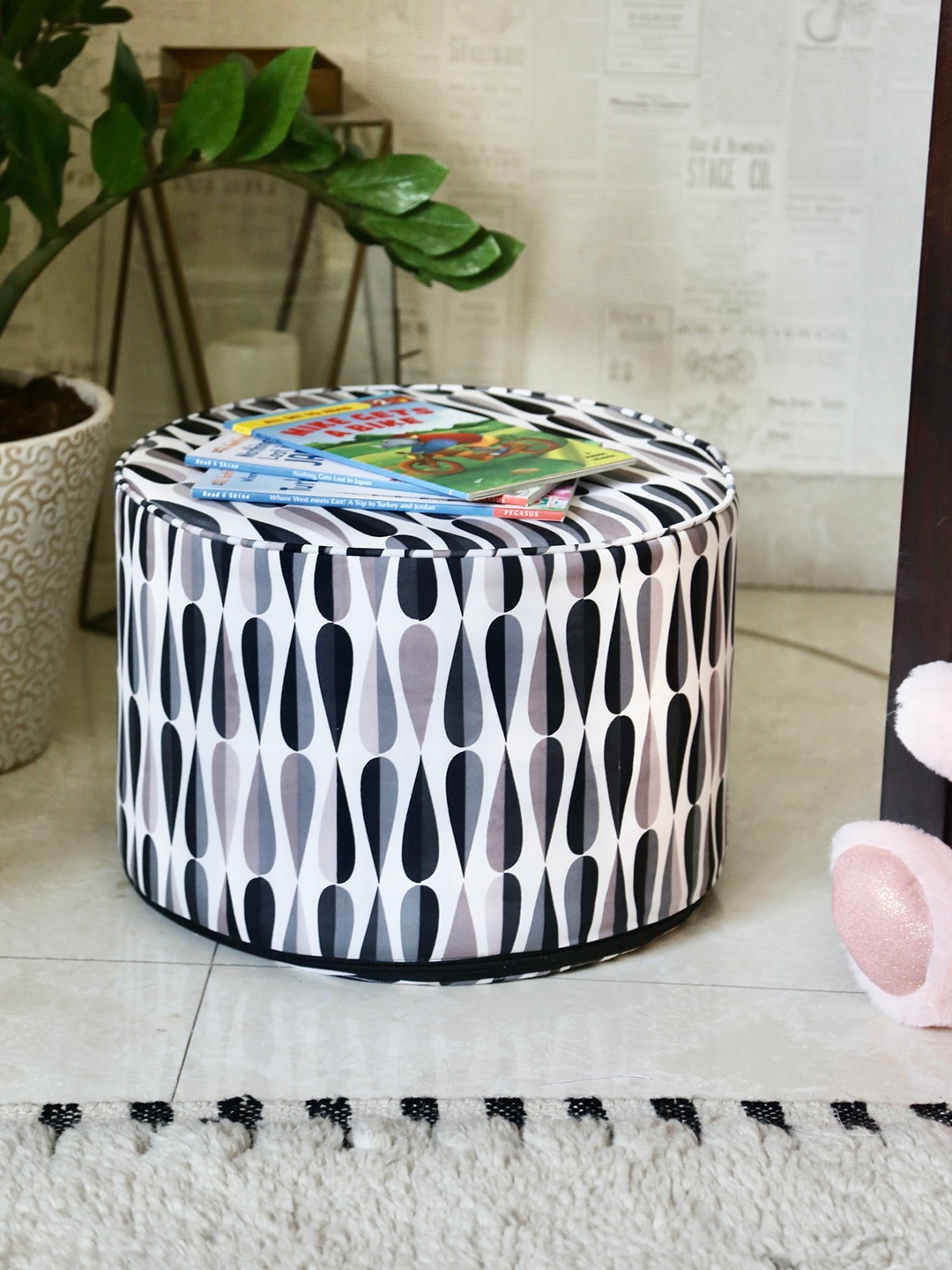 

My Gift Booth Kids White & Grey Geometric Printed Ottomans