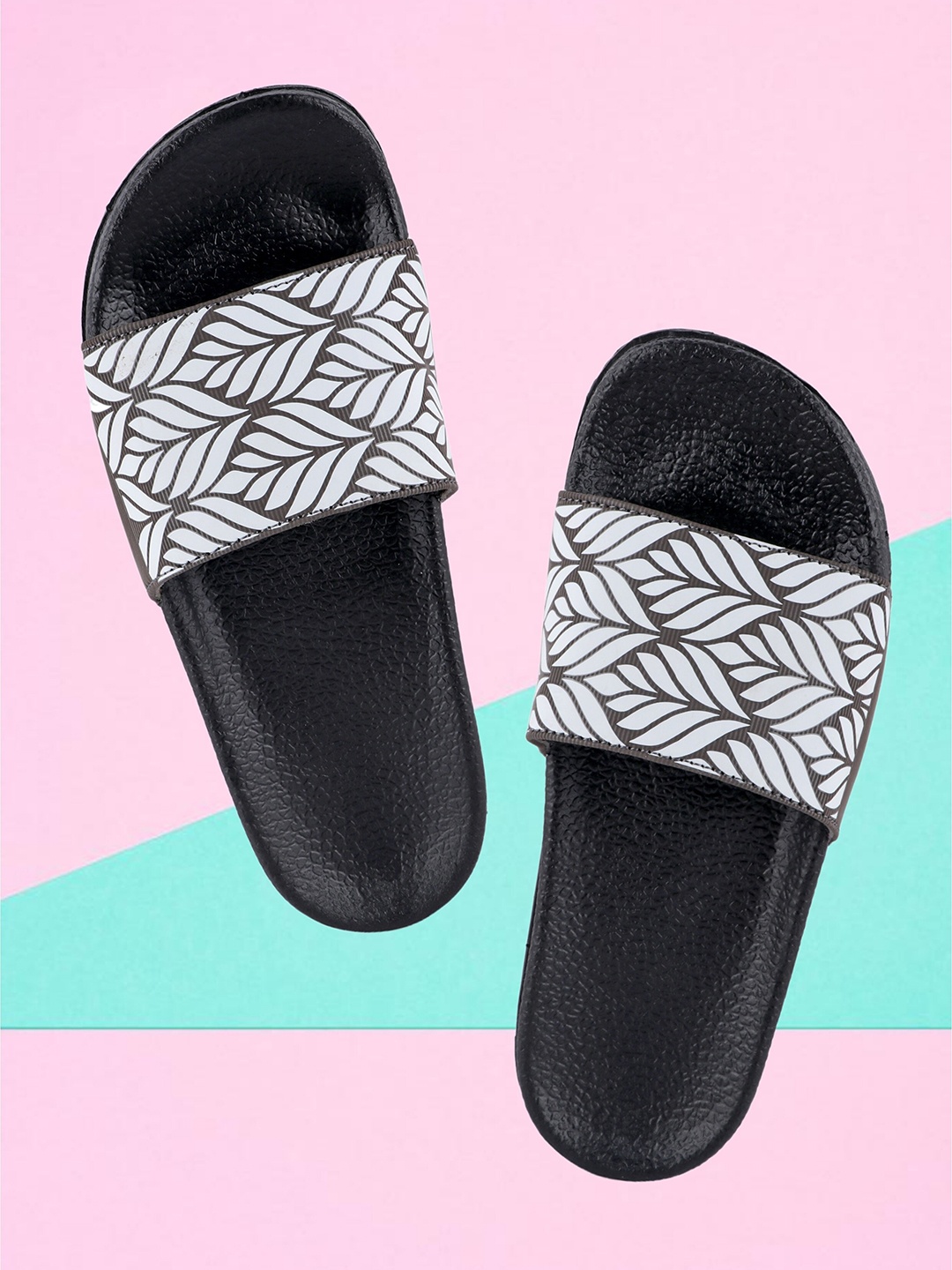 

FREECO Women Grey & White Geometric Printed Sliders