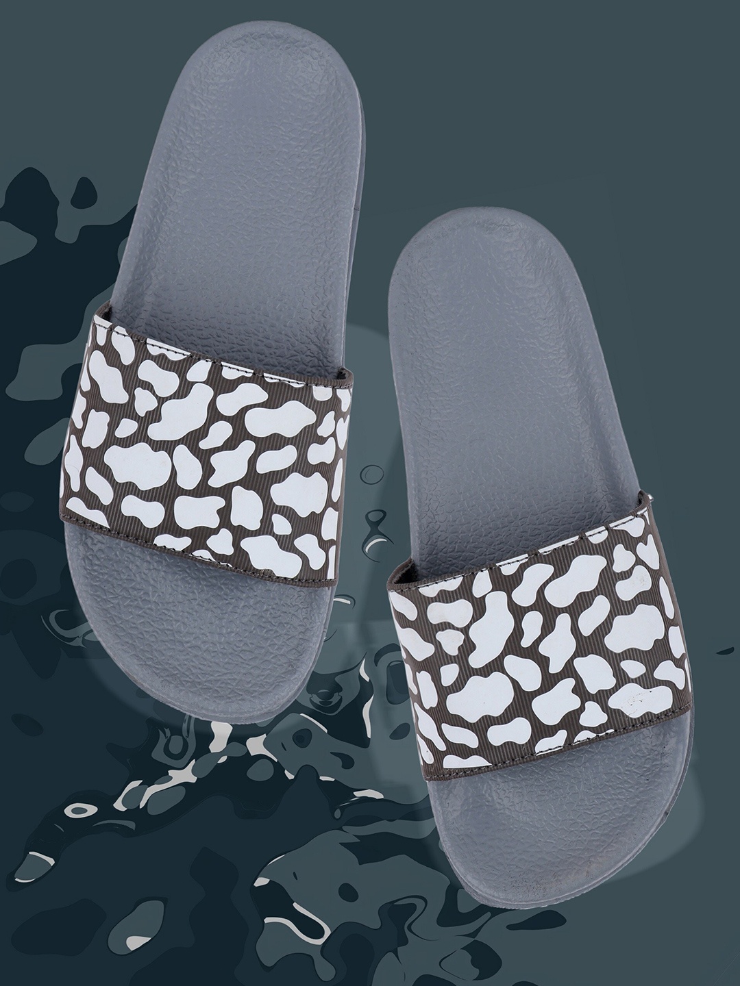 

FREECO Women Grey & White Geometric Printed Sliders