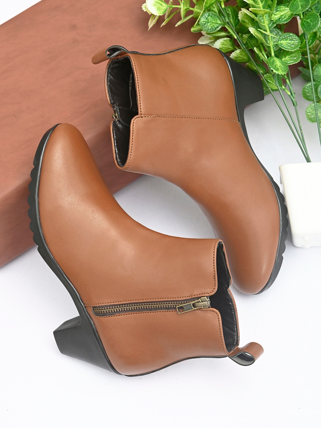 

Roadster Women Tan Brown Solid Casual Boots