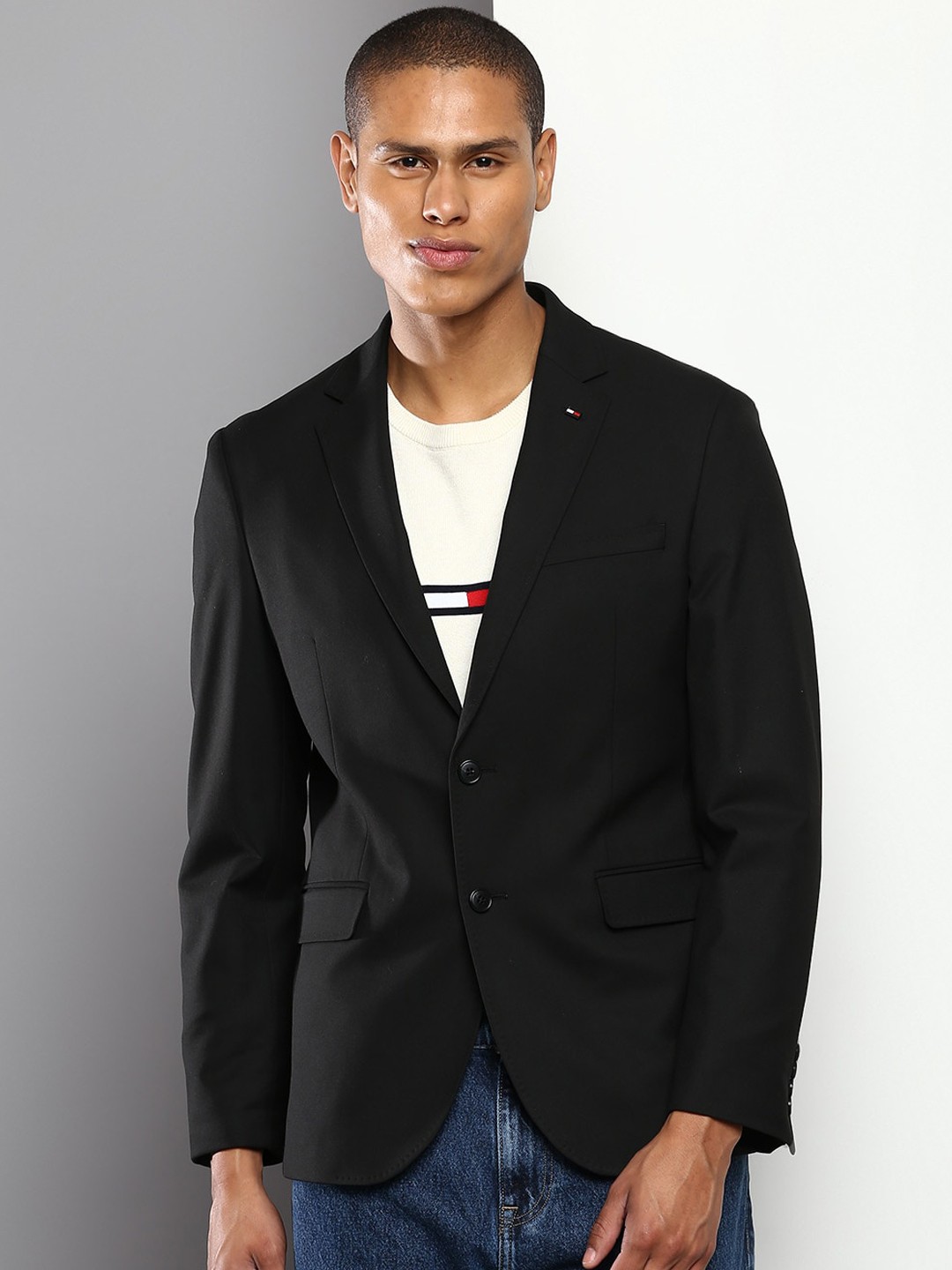 

Tommy Hilfiger Men Black Solid Single-Breasted Blazer