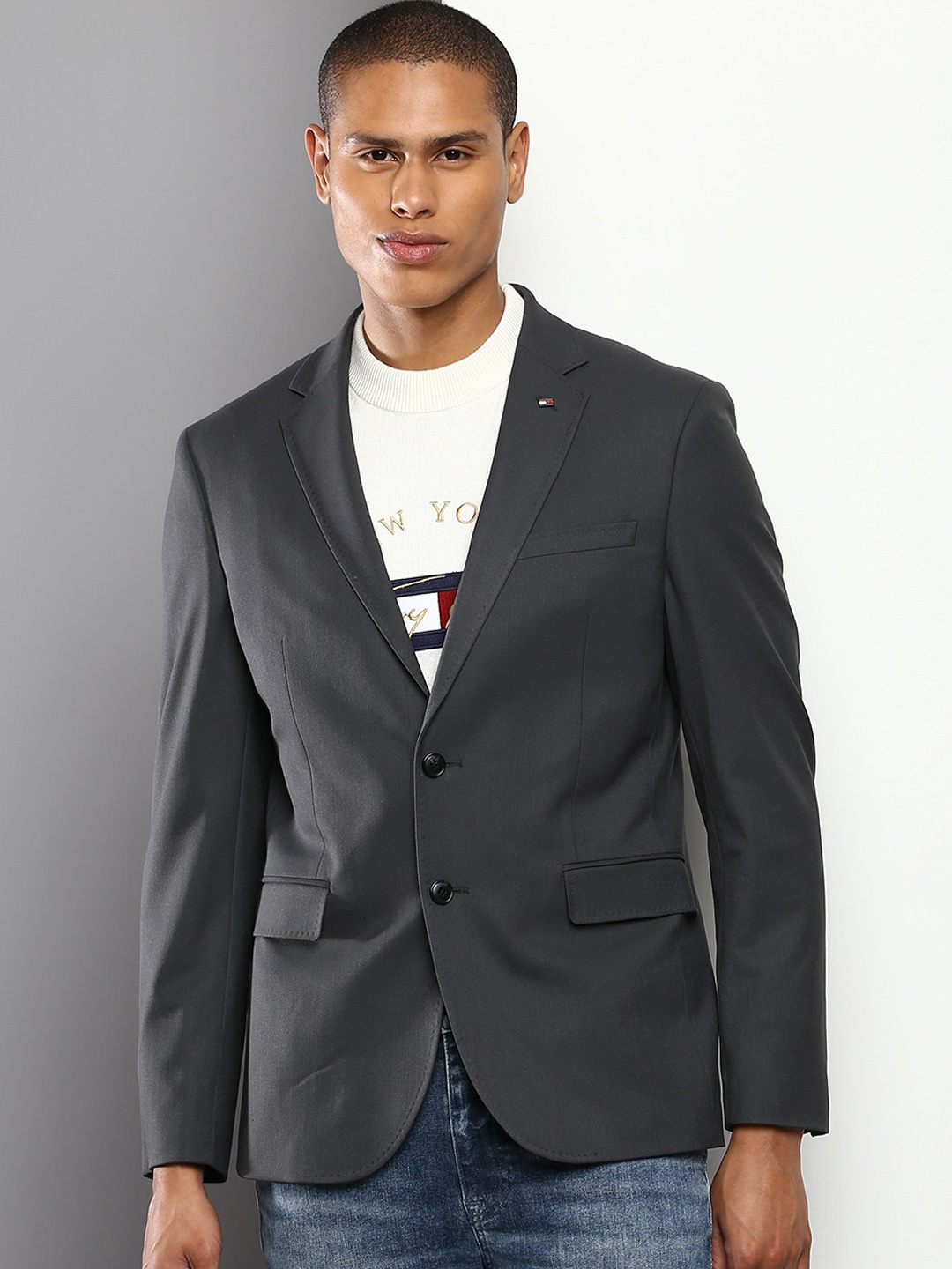 

Tommy Hilfiger Men Grey Solid Single-Breasted Blazers