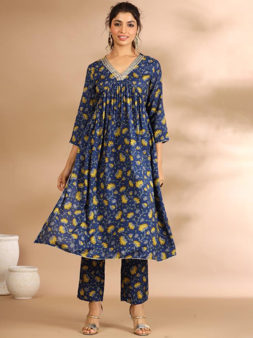 

AUTUMN LANE Women Blue Floral Printed Pure Cotton Kurta with Trousers