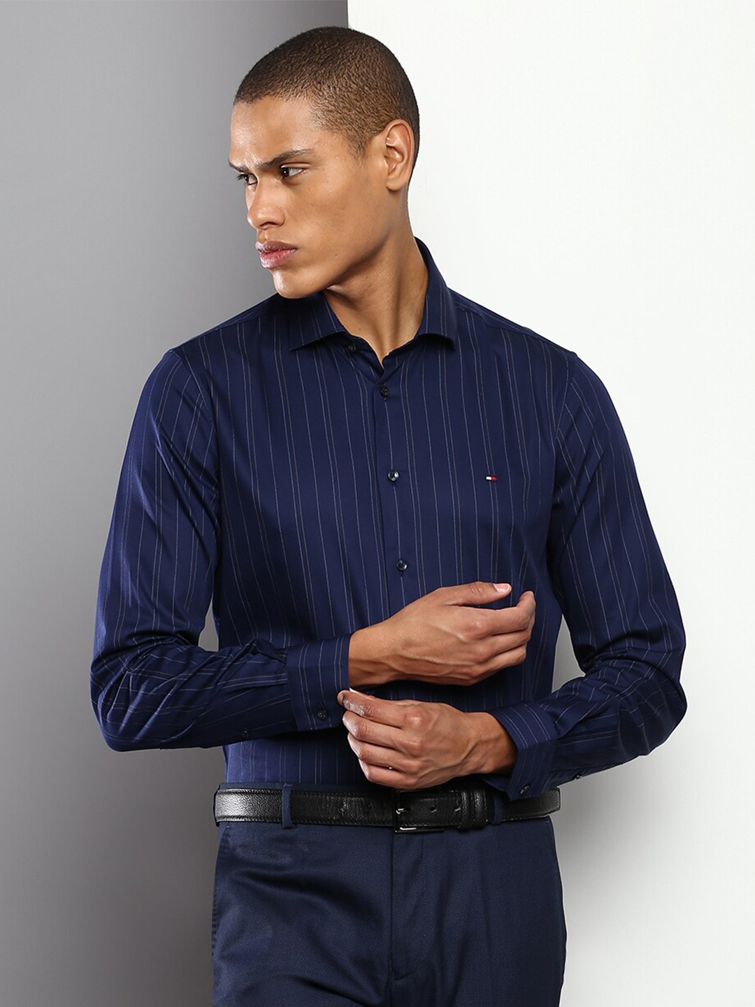 

Tommy Hilfiger Men Slim Fit Striped Cotton Formal Shirt, Navy blue