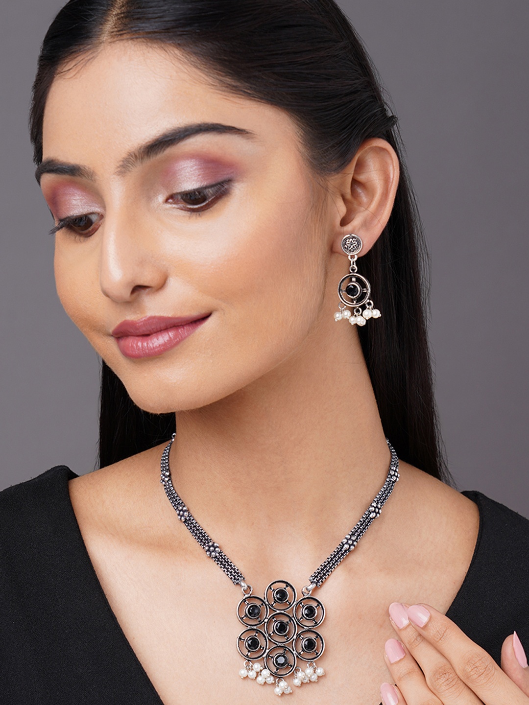 

Binnis Wardrobe Silver-Plated Black Stone-Studded Jewellery Set