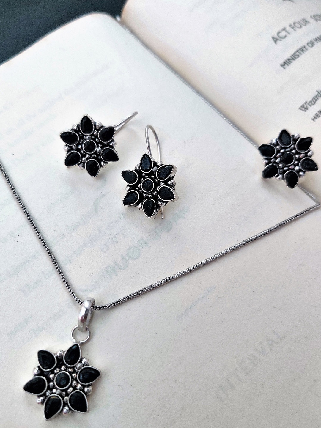

Binnis Wardrobe Women Silver-Plated Flower Shaped Silver Jewellery Set