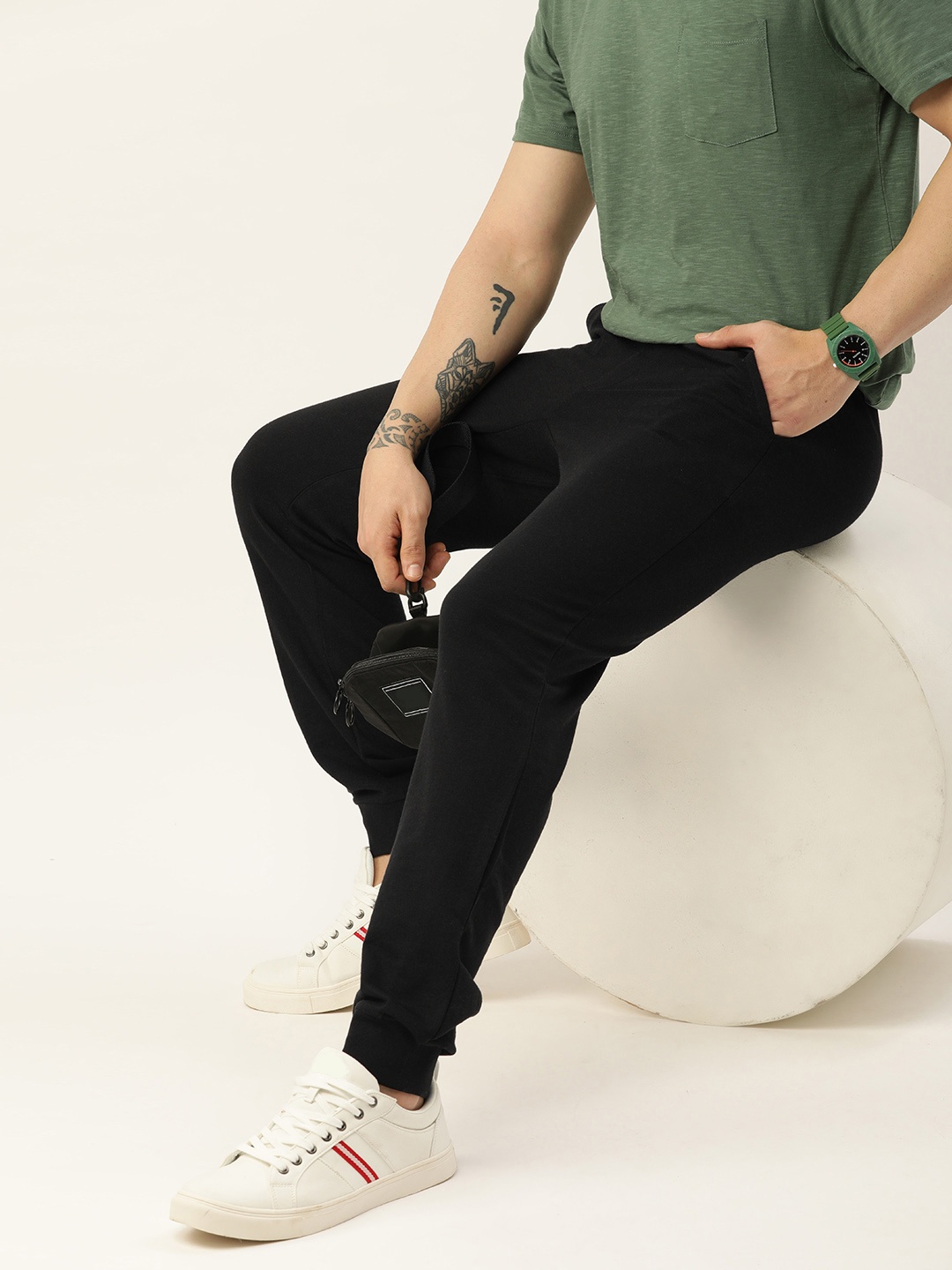 

Kook N Keech Men Black Solid Joggers