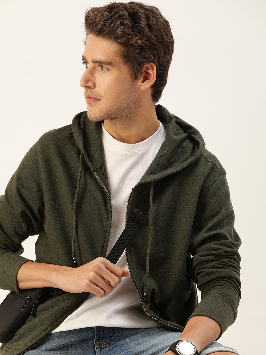 

Kook N Keech Men Olive Green Solid Pure Cotton Hooded Sweatshirt