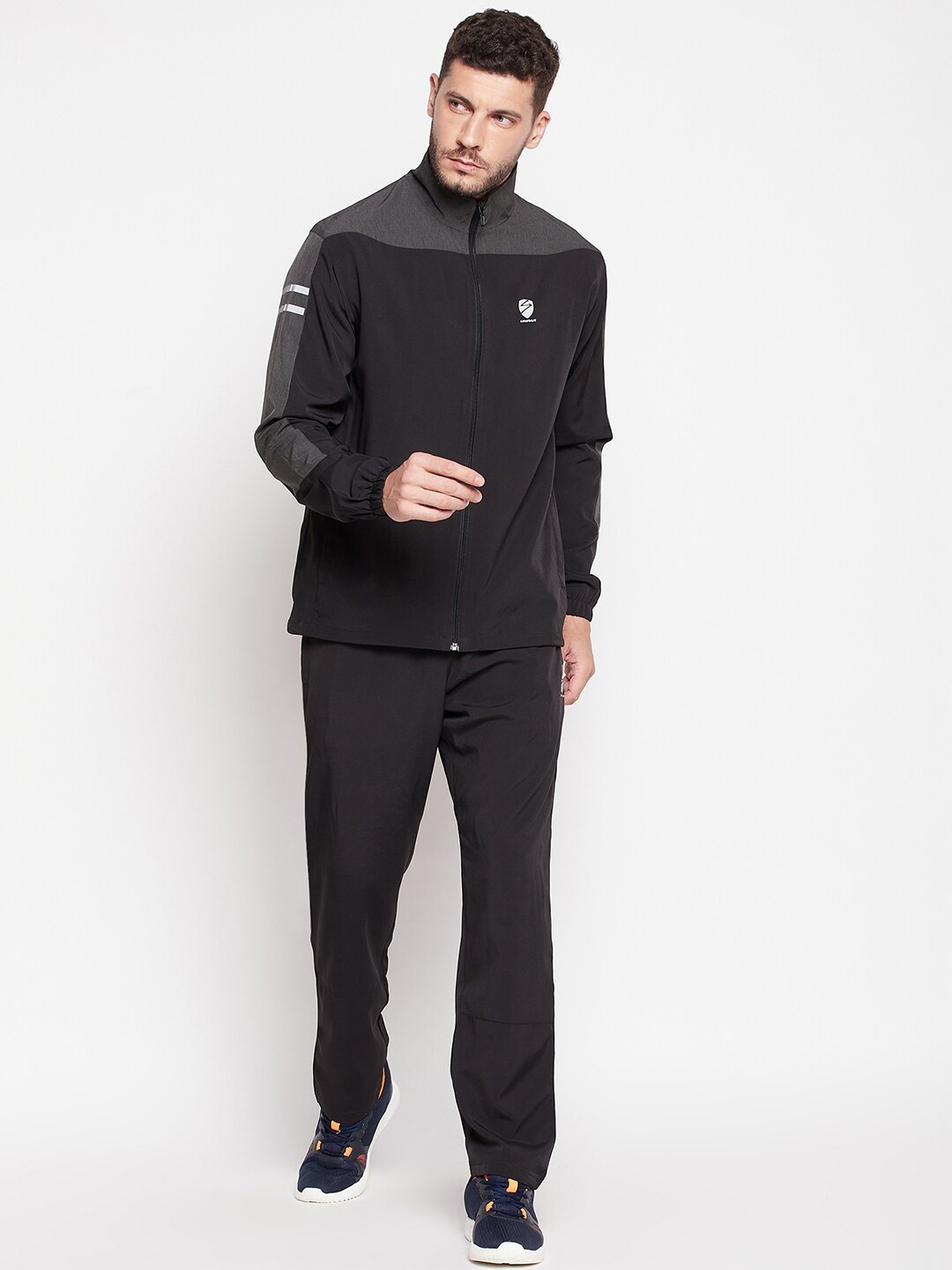 

UNPAR Men Black & Grey Colourblocked Tracksuits