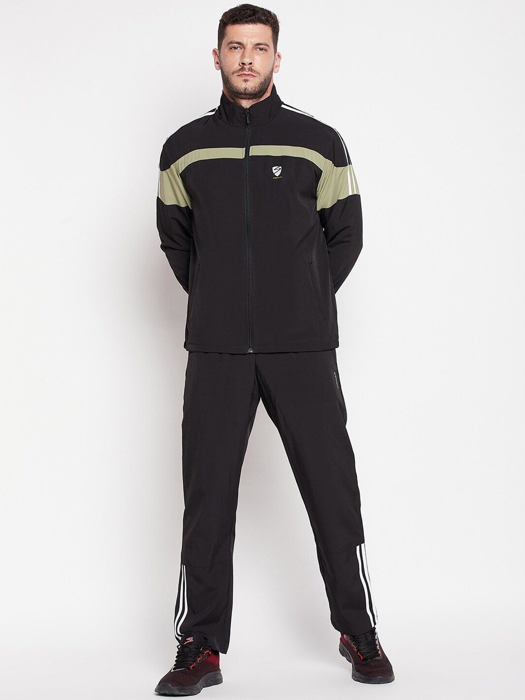 

UNPAR Men Black & Green Solid Tracksuits