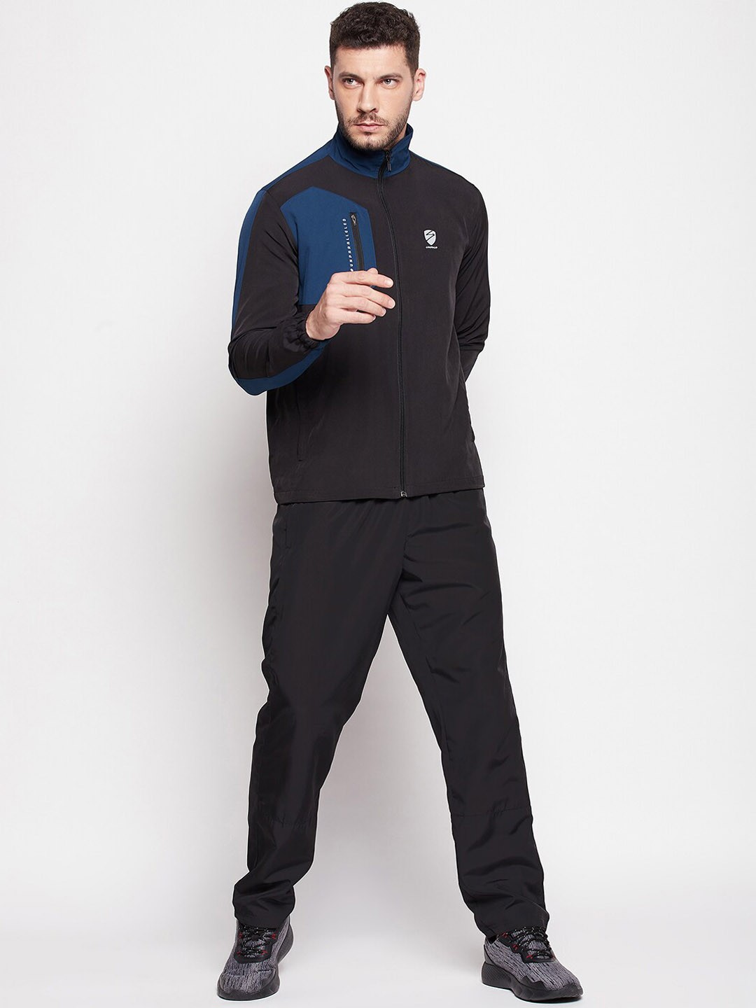 

UNPAR Men Black & Blue Printed Tracksuit