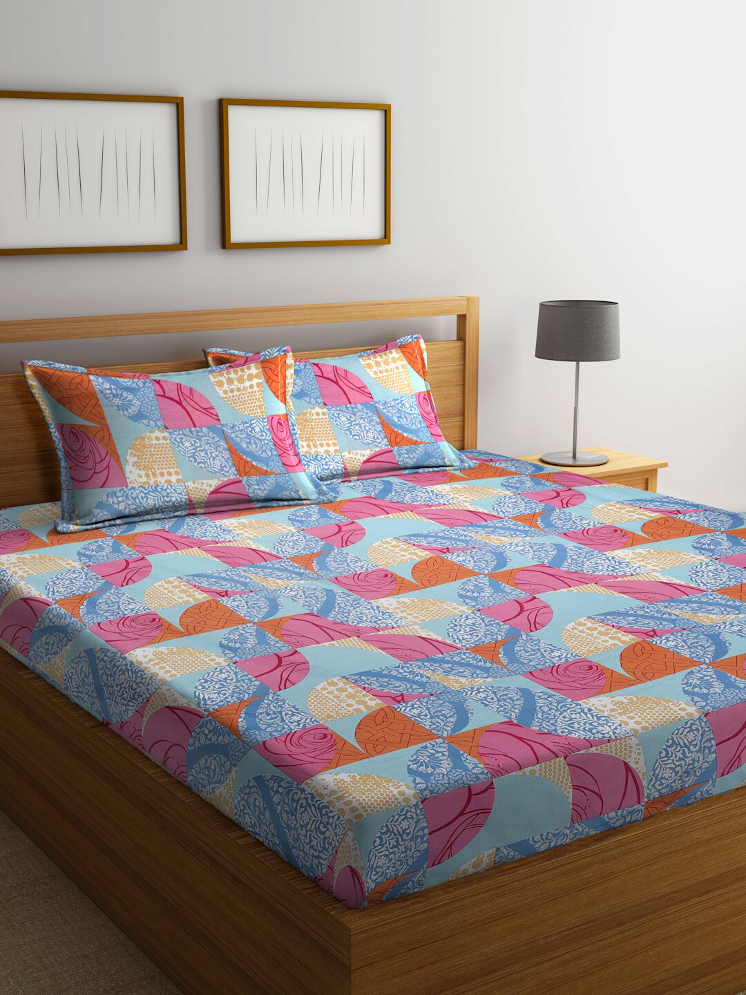 

BOMBAY DYEING Pink & Blue Geometric 104 TC Queen Bedsheet with 2 Pillow Covers