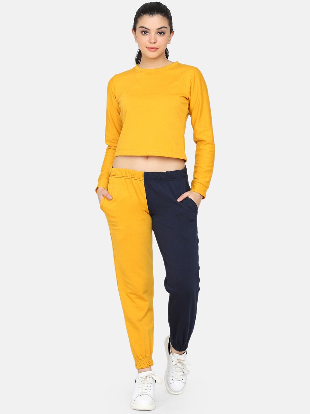 

DELAN Women Yellow Sweatshirt & Joggers Co-Ords