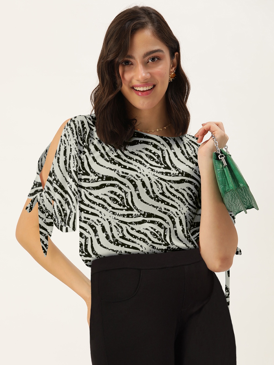 

DressBerry Women Grey & Black Animal Printed Boat Neck Top
