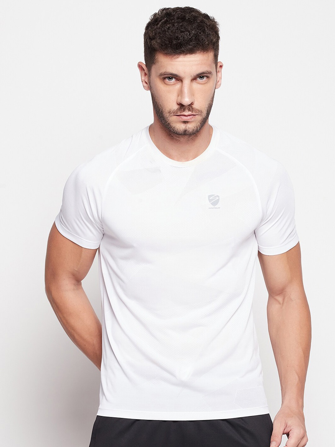 

UNPAR Men White Solid Slim Fit T-shirt
