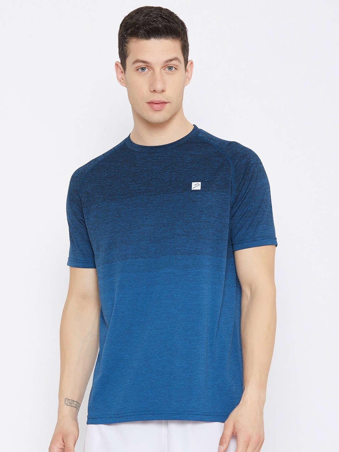 

UNPAR Men Navy Blue & Blue Striped Printed T-shirt