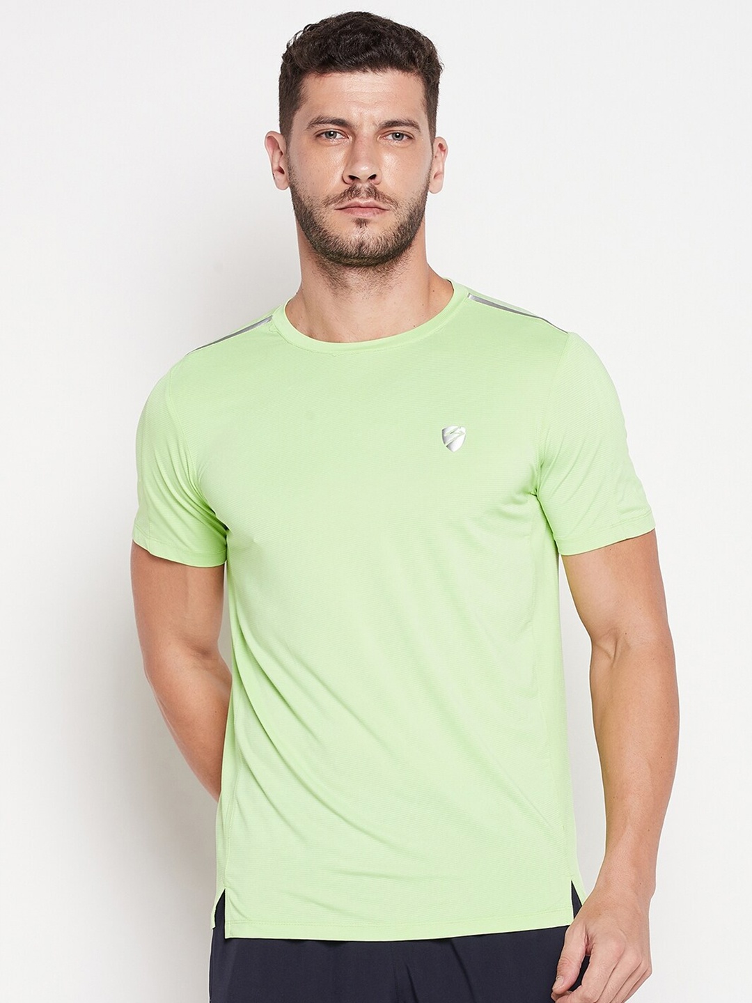 

UNPAR Men Green Solid Slim Fit T-shirt