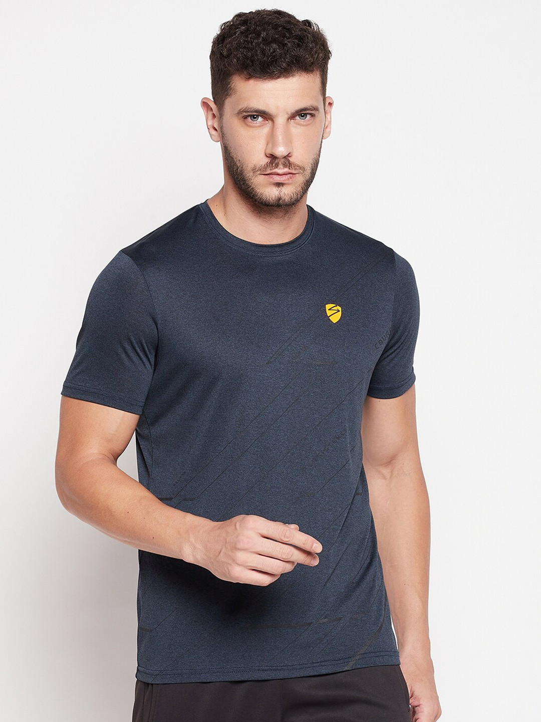 

UNPAR Men Black Solid Slim Fit T-shirt