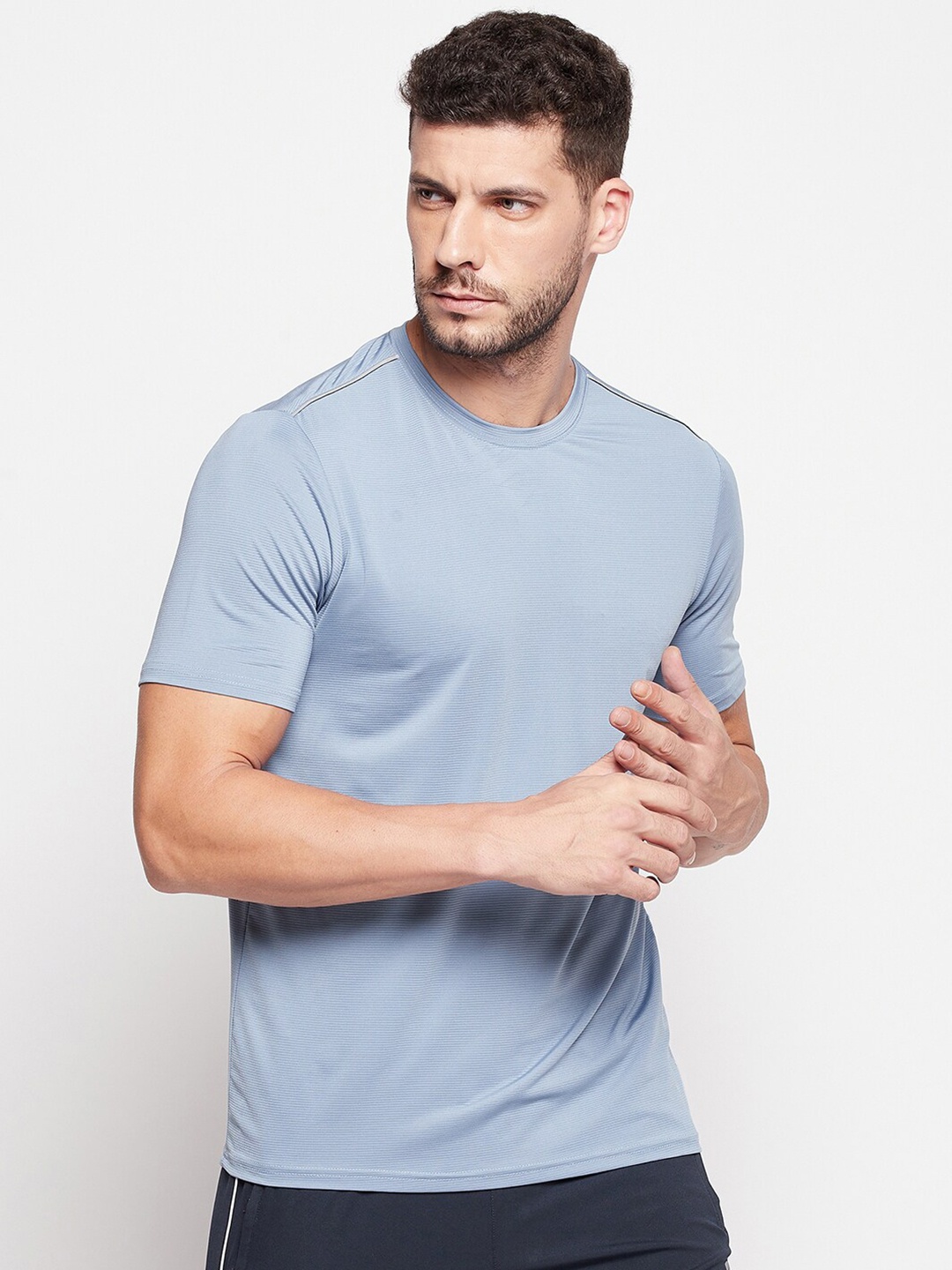 

UNPAR Men Blue Solid Slim Fit T-shirt