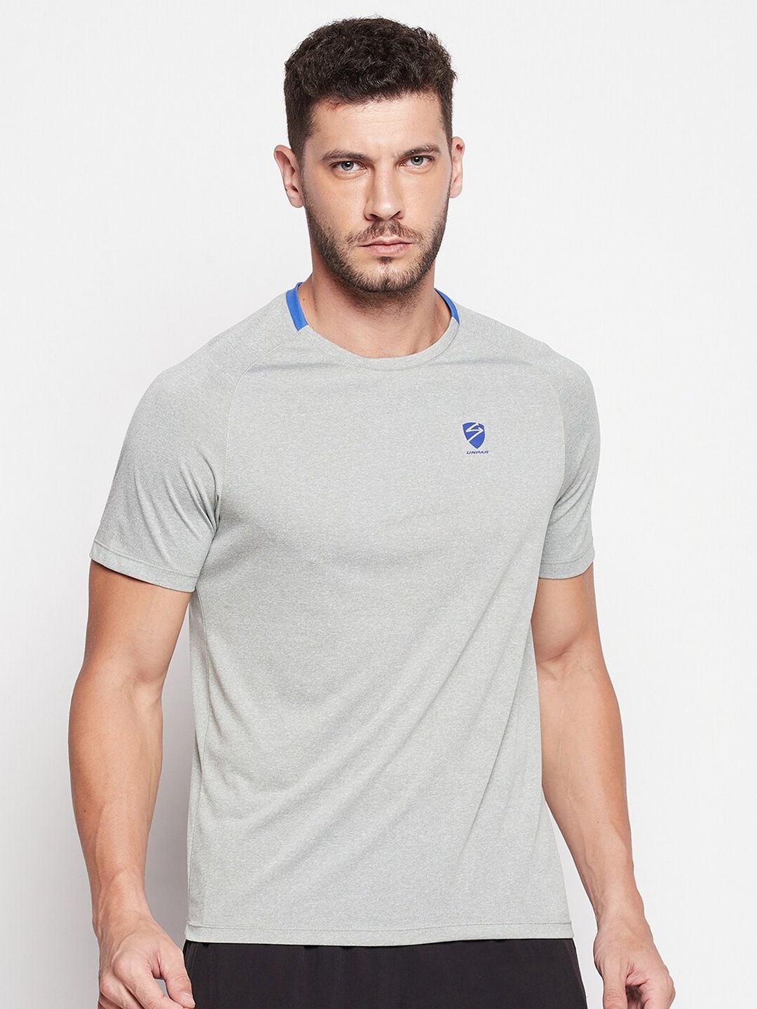 

UNPAR Men Grey Solid Slim Fit T-shirt