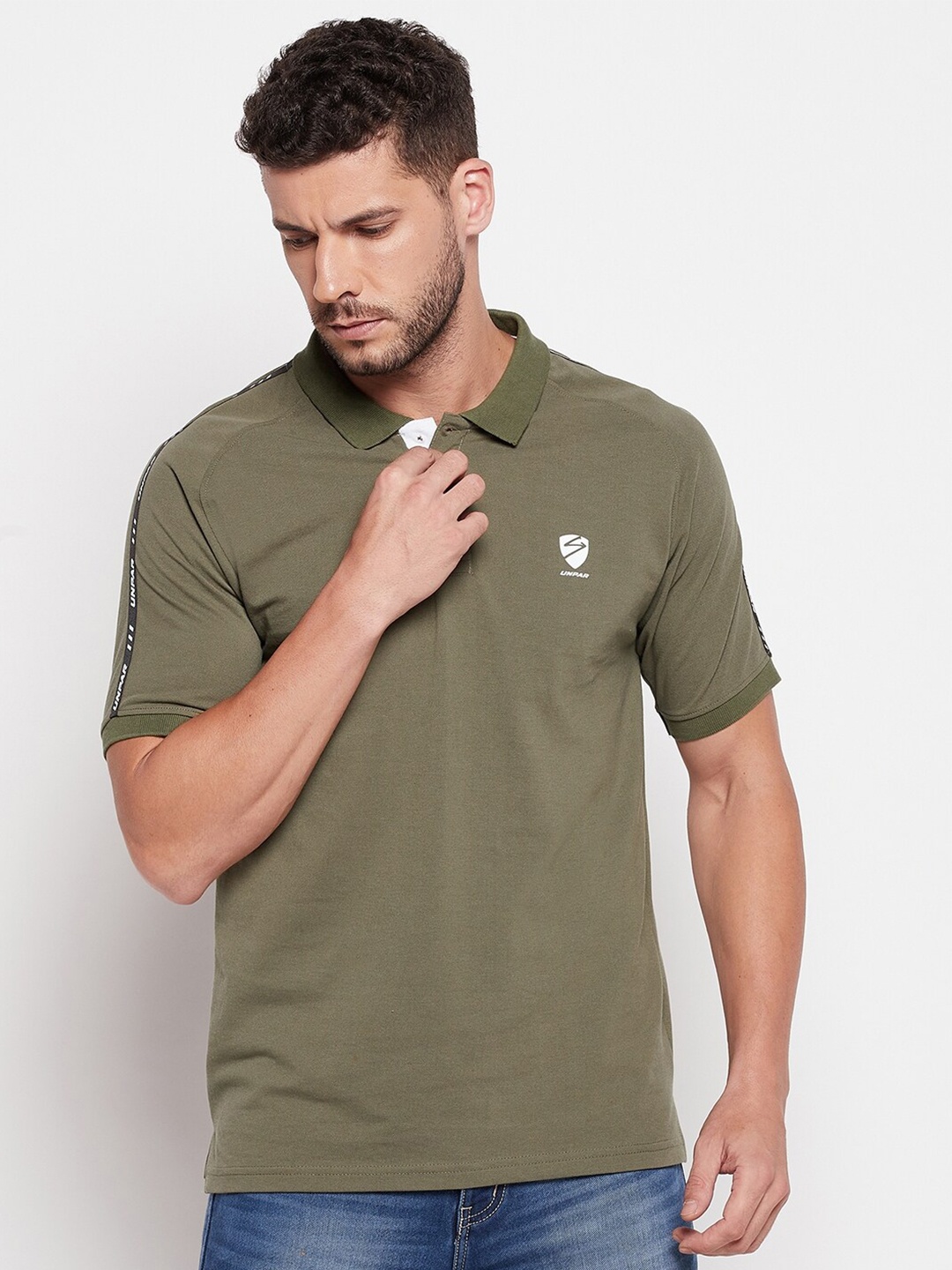 

UNPAR Men Olive Green Polo Collar T-shirt
