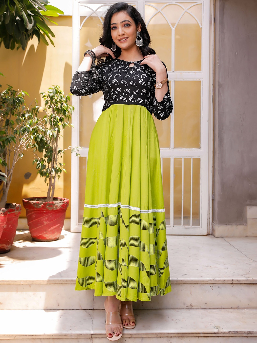 

Indi INSIDE Women Green & Black Ethnic Motifs Printed Keyhole Neck Anarkali Kurta