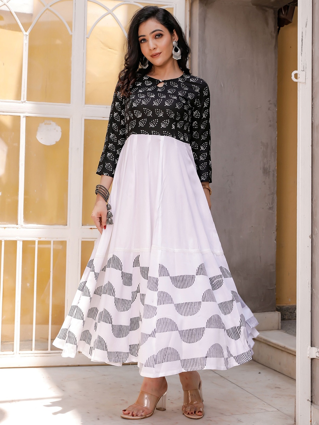 

Indi INSIDE Keyhole Neck Ethnic Motifs Printed Fit & Flare Ethnic Dress, White