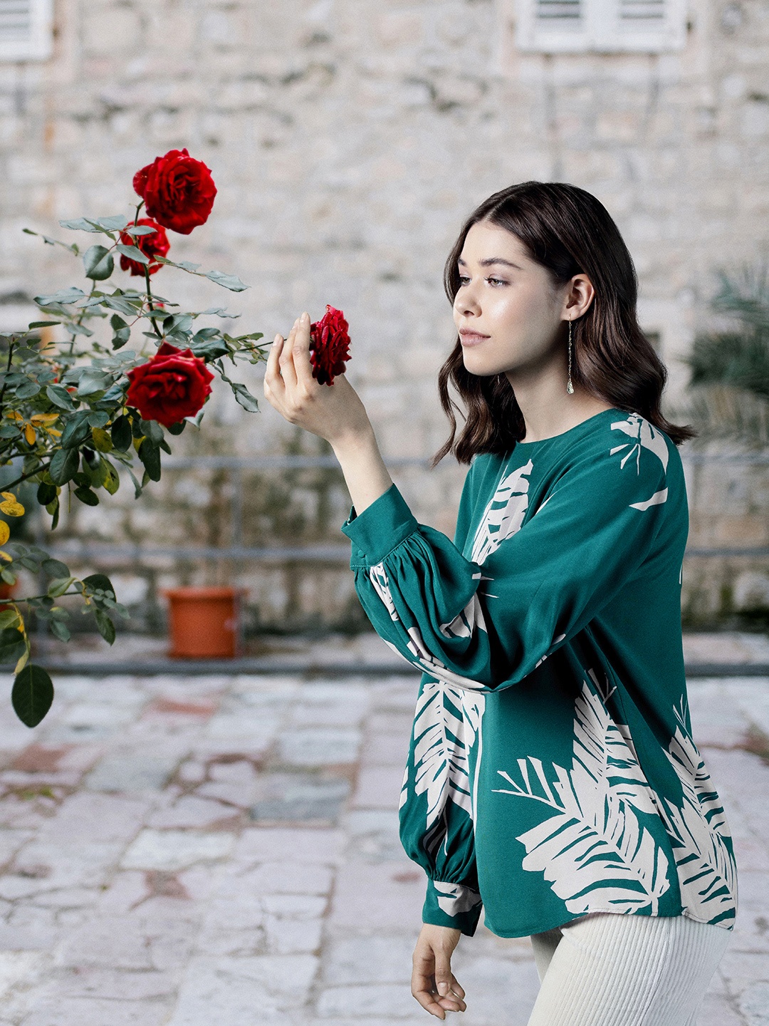 

Marks & Spencer Green & White Floral Print Bishop Sleeves Top