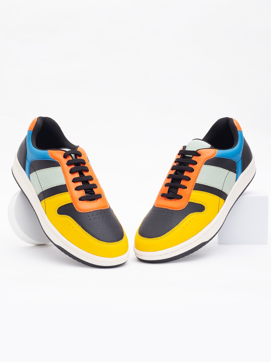 

Big Fox Men Yellow Colourblocked Sneakers