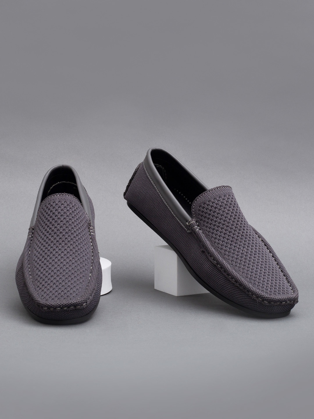 

Big Fox Men Grey Textured Driving Shoes