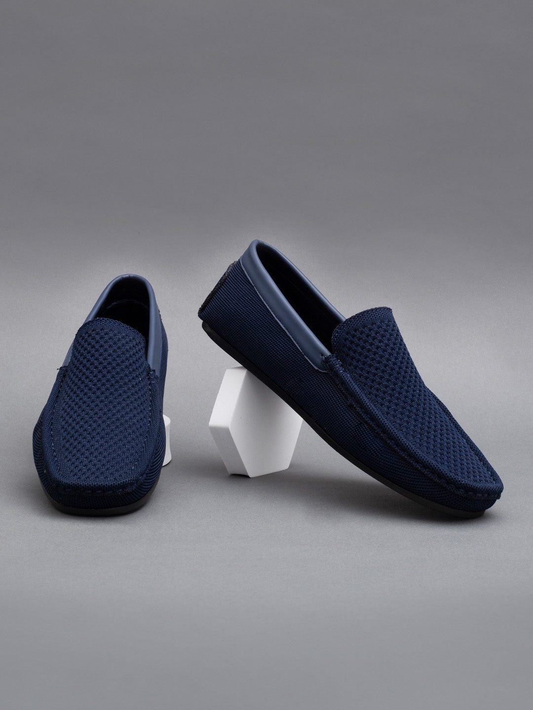 

Big Fox Men Blue Textured Loafers