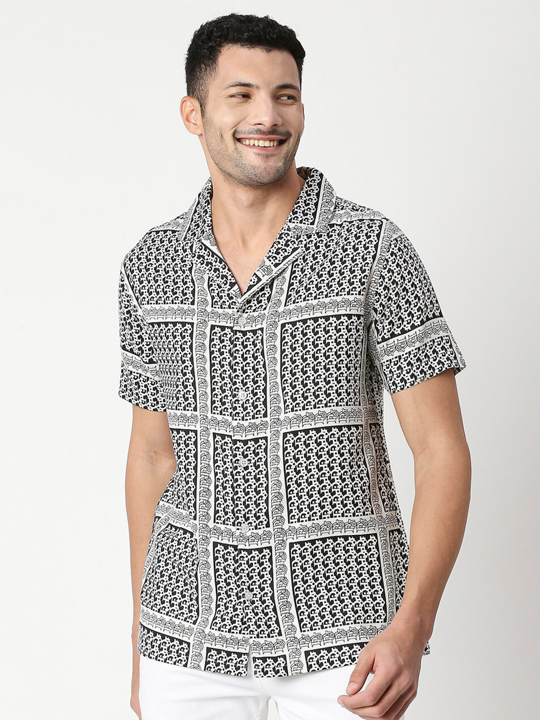 

MOD ECRU Men White Boxy Printed Casual Shirt