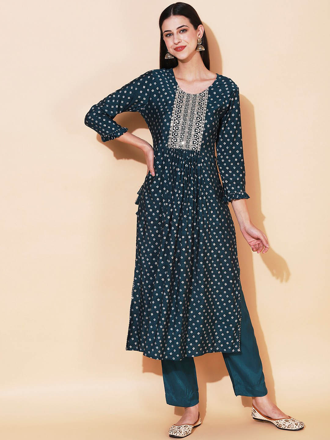 

FASHOR Women Green Bandhani Printed Pleated Kurta with Trousers