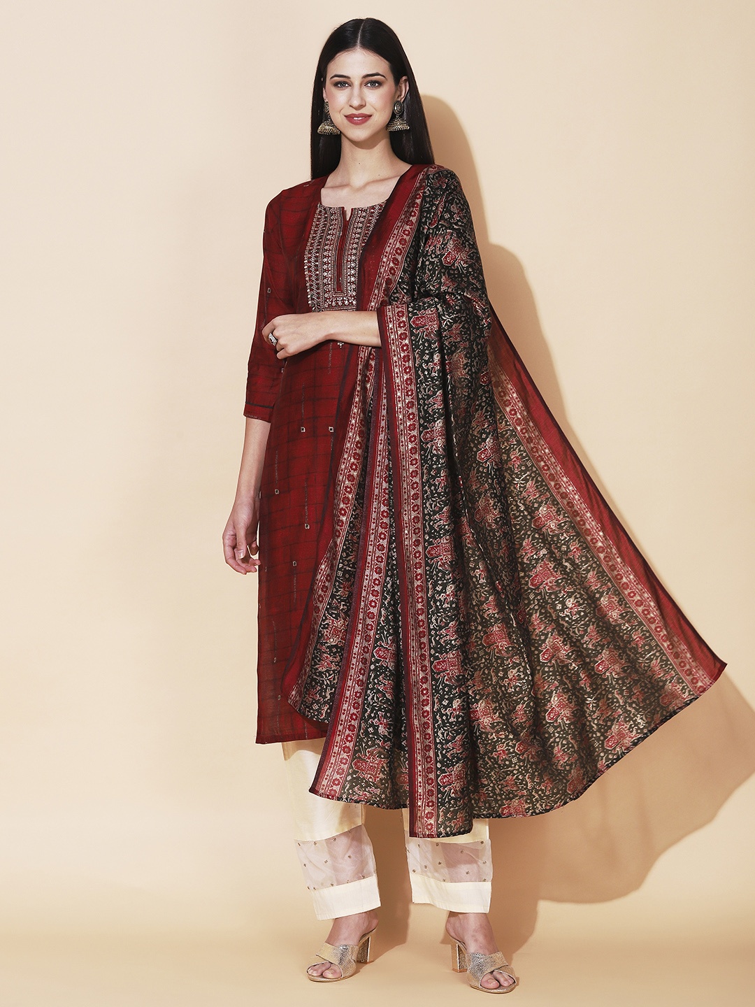 

FASHOR Geometric Printed Thread Work Kurta with Duppata, Maroon