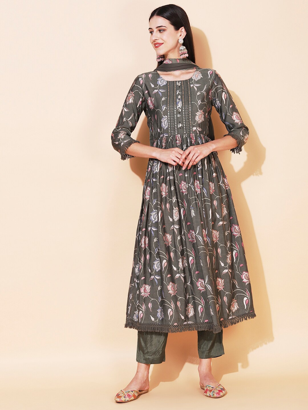 

FASHOR Women Green Floral Printed Pleated Sequinned Kurta with Trousers & With Dupatta