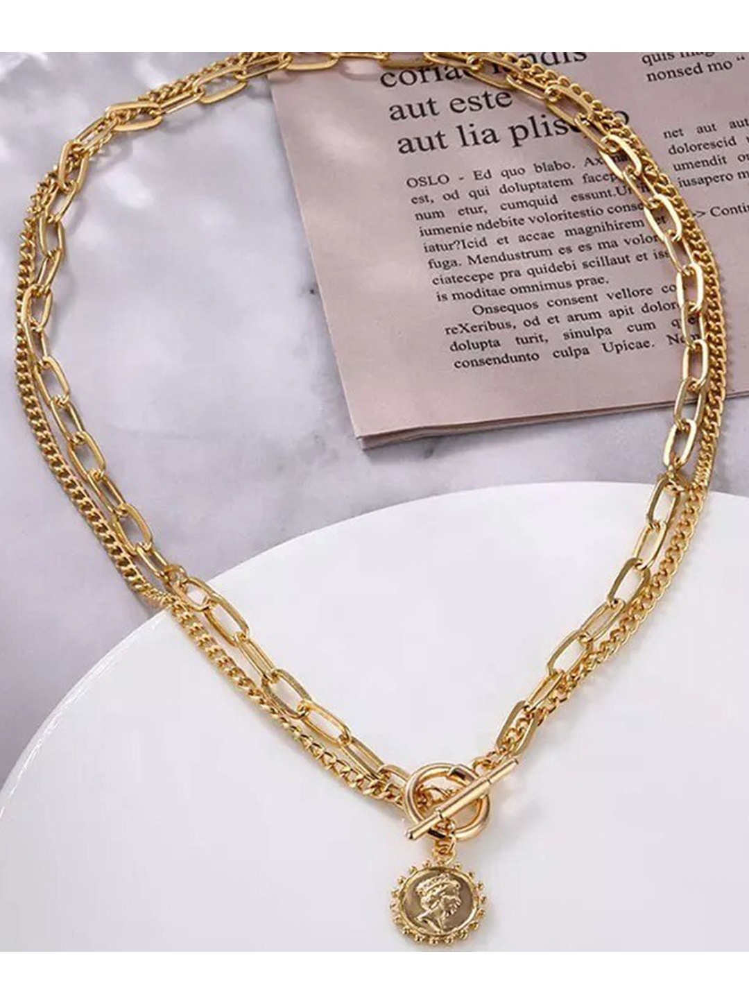 

Pinapes Unisex Gold-Toned Gold-Plated Oxidised Necklace