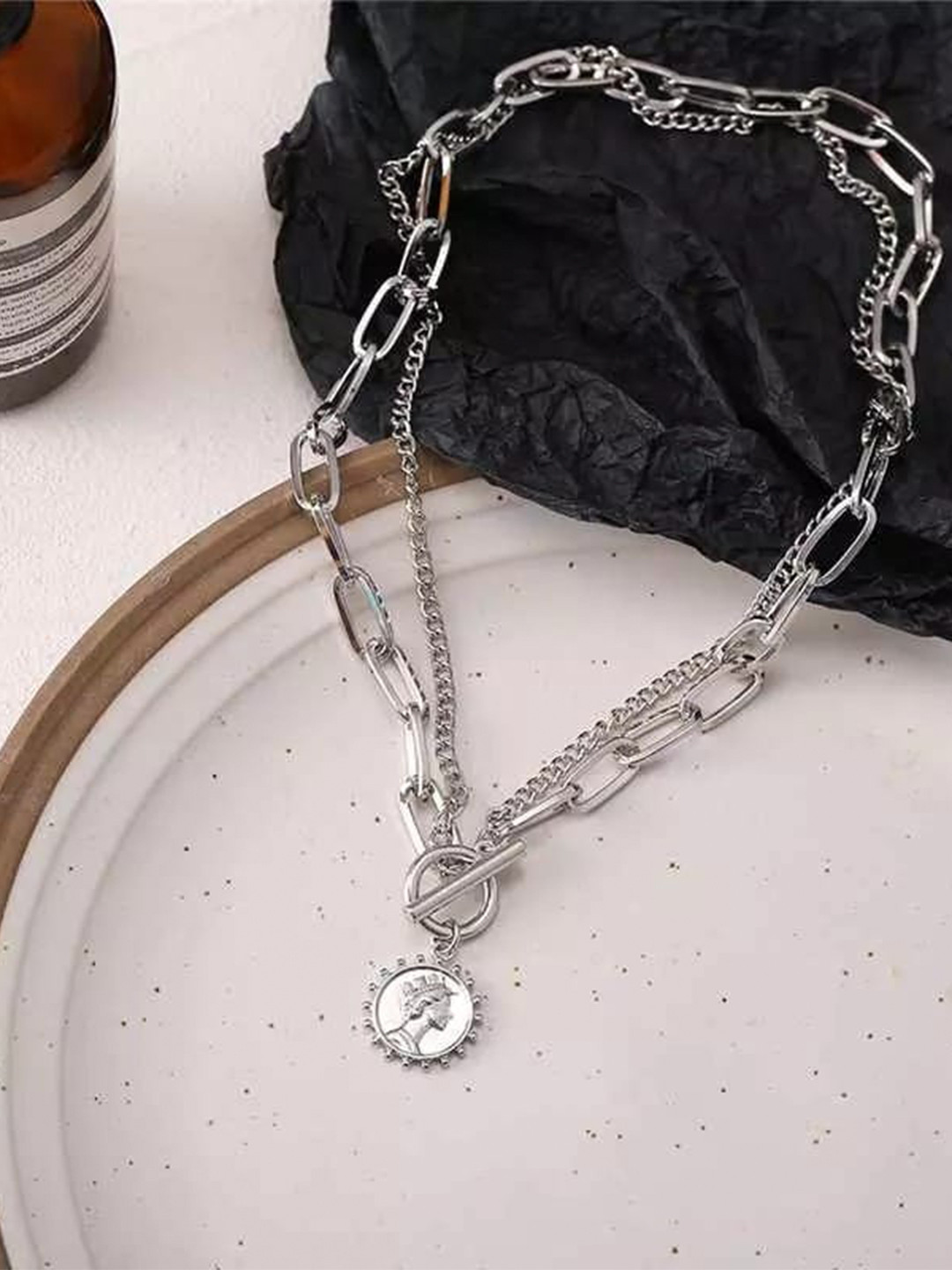 

Pinapes Unisex Silver-Toned Silver-Plated Oxidised Necklace