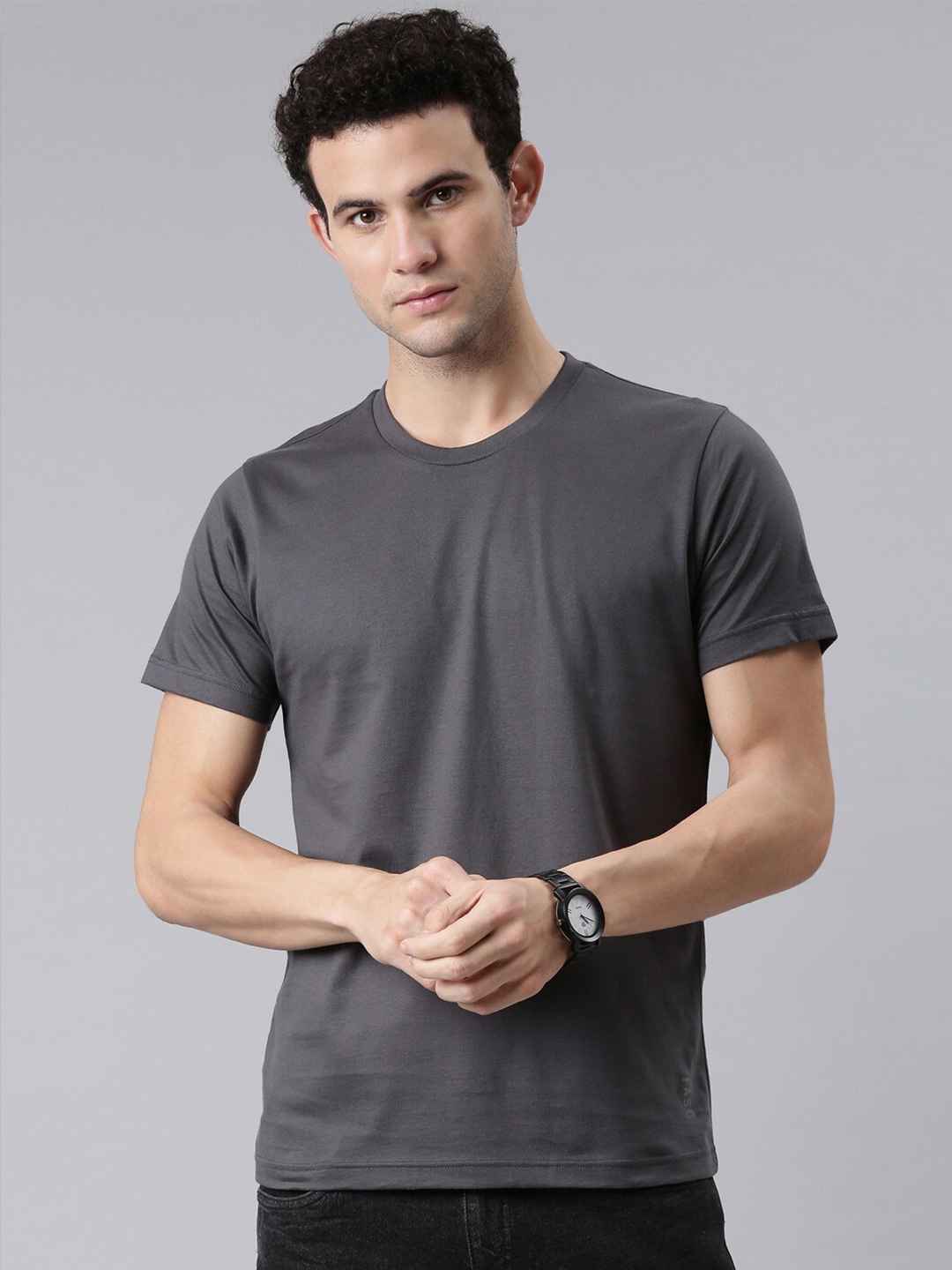 

FASO Men Grey Solid Round Neck Pure Cotton T-shirt
