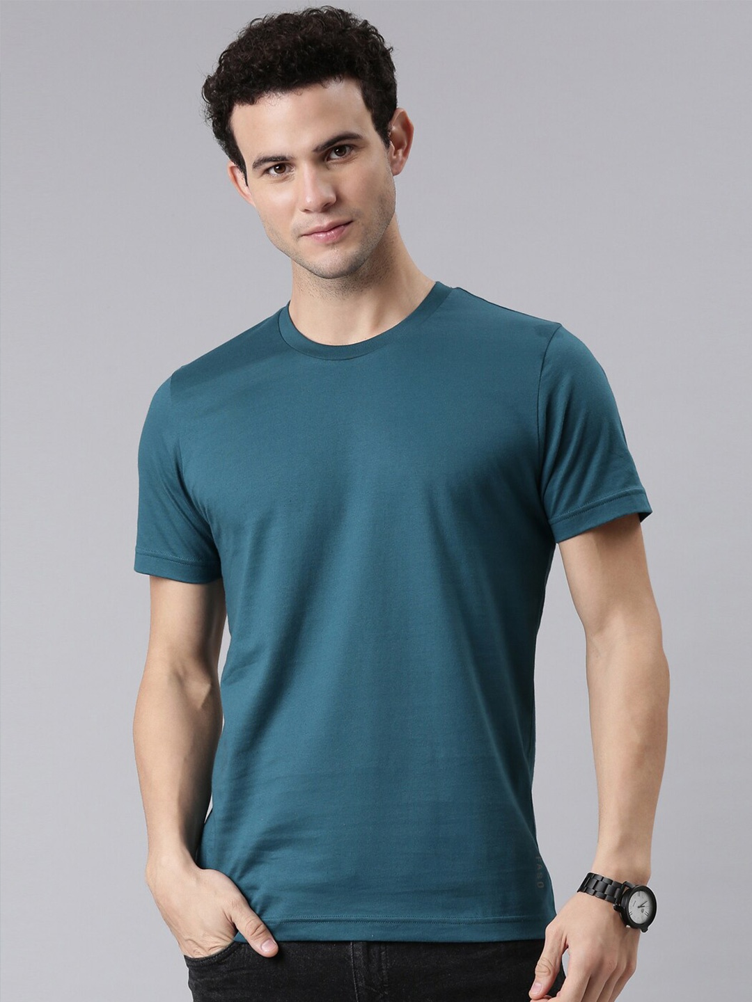 

FASO Men Teal Solid Round Neck Pure Cotton T-shirt