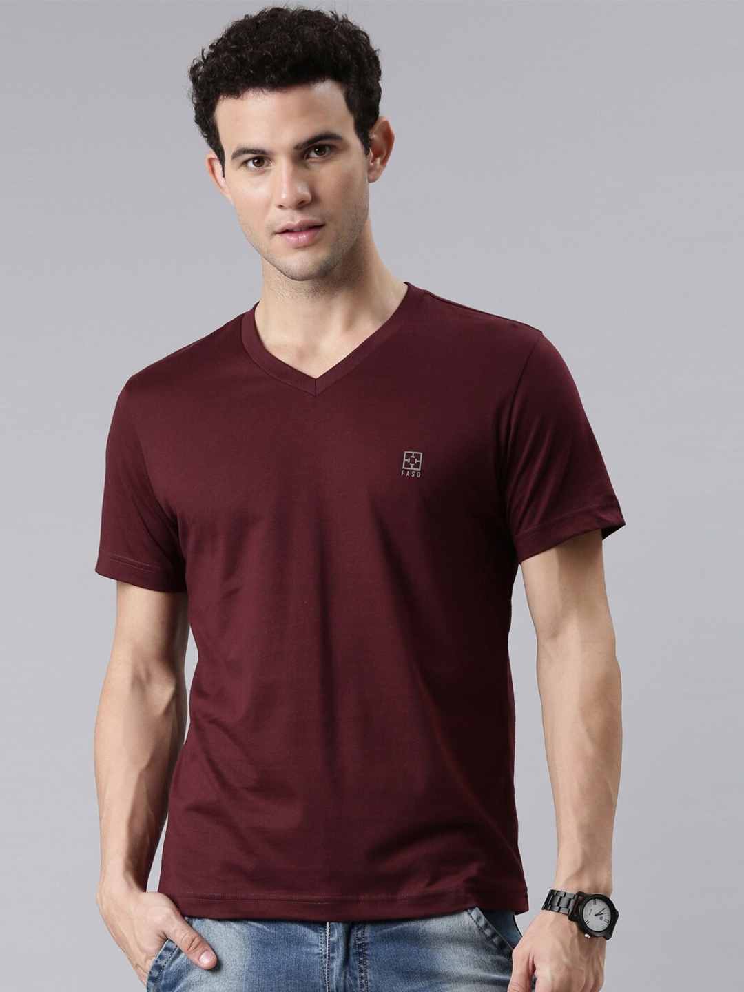 

FASO Men Maroon Solid V-Neck Pure Cotton T-shirt