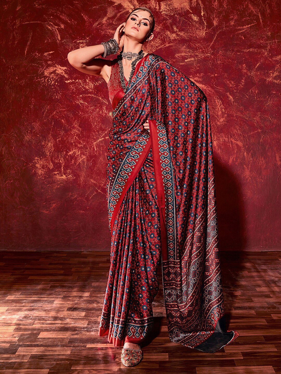 

Saree mall Maroon & Grey Satin Block Print Sarees
