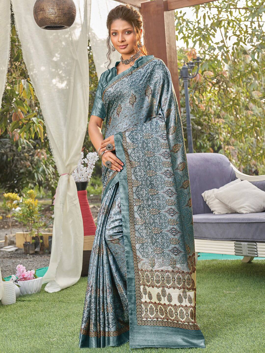 

Saree mall Grey & Cream-Coloured Ethnic Motifs Bagru Sarees