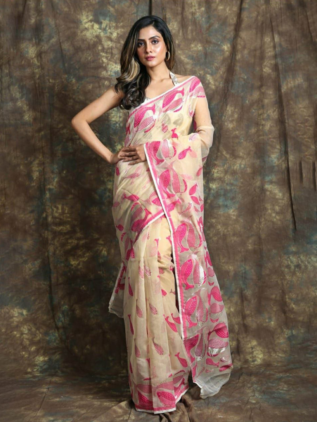 

Fashion Booms Off White & Pink Woven Design Zari Pure Cotton Jamdani Saree