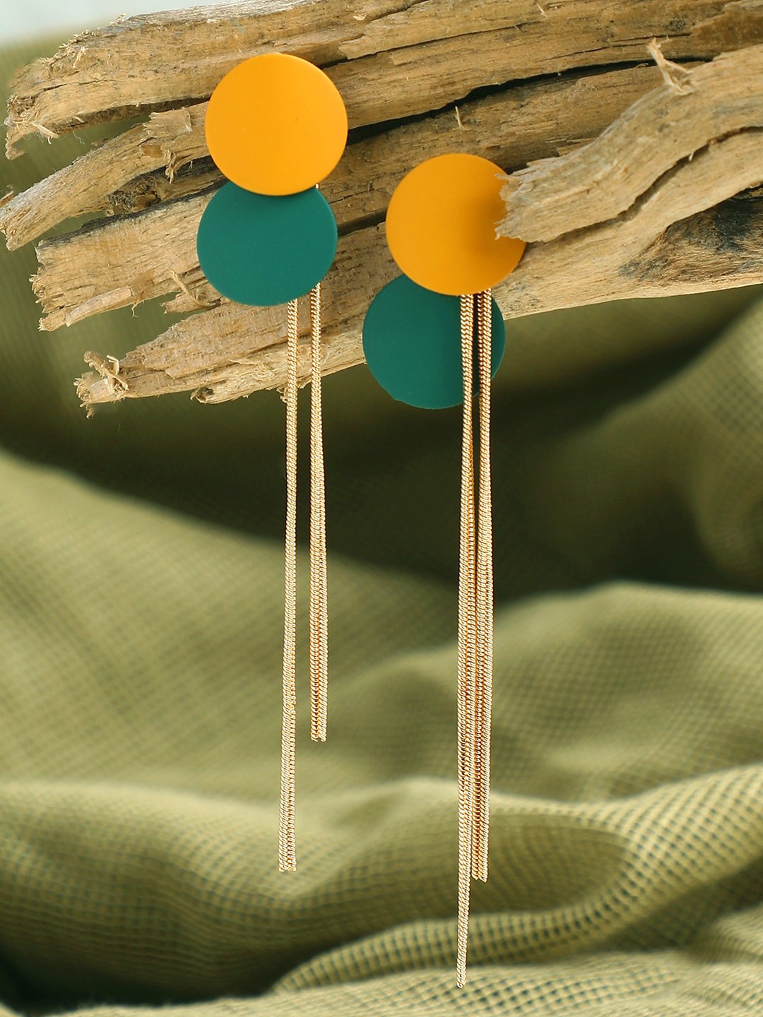 

SOHI Gold-Toned & Green Contemporary Drop Earrings